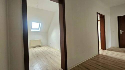 20250703_091907.jpg - 3-Raum Dachgeschoßwohnung - 299,00&nbsp;EUR Kaltmiete, ca.&nbsp; 61,00&nbsp;m&sup2;&nbsp;Wohnfl&auml;che