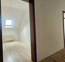 3-Raum Dachgeschoßwohnung - 299,00&nbsp;EUR Kaltmiete, ca.&nbsp; 61,00&nbsp;m&sup2;&nbsp;Wohnfl&auml;che in Chemnitz (PLZ: 09130) Sonnenberg