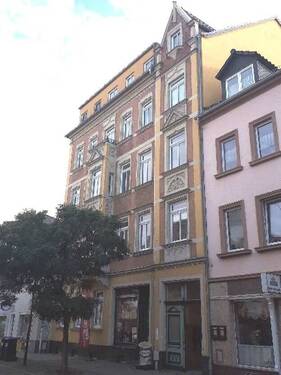 Hausansicht - W2436 - Moderne 2-Raumwohnung in Riesa-Zentrum mit Balkon und Lift