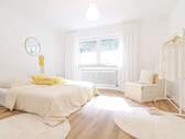 Lichtdurchflutetes Schlafzimmer - 3 Zimmer Etagenwohnung zum Kaufen in Inzlingen