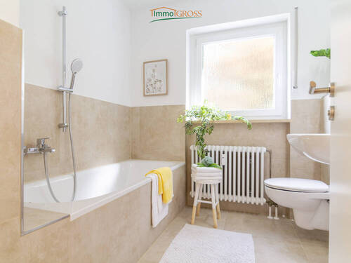 Großes Bad mit Badewanne - Etagenwohnung mit 91,80 m² in Inzlingen zum Kaufen