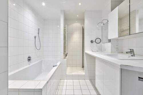 Dusch- und Wannenbad - 