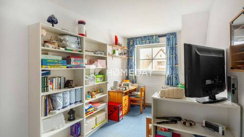 1. OG Schlafzimmer 1 - 