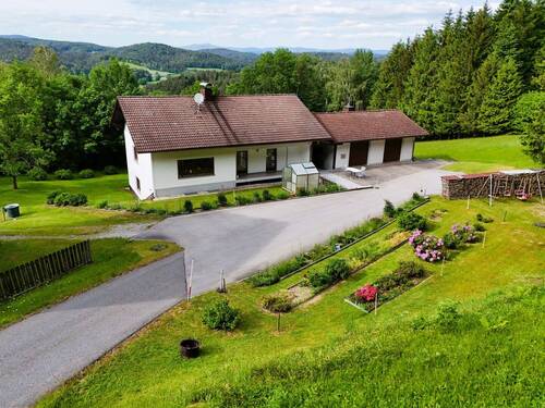Wohnhaus mit Fernsicht - Bayerischer Wald: Einfamilienhaus mit unverbaubarer Fernsicht, Nähe Fürstenstein