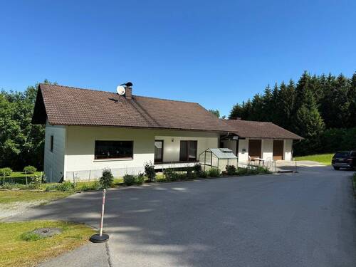 Ansicht Südseite (2).JPG - Mehrfamilienhaus, Wohnhaus mit 164,00 m² in Fürstenstein zum Kaufen