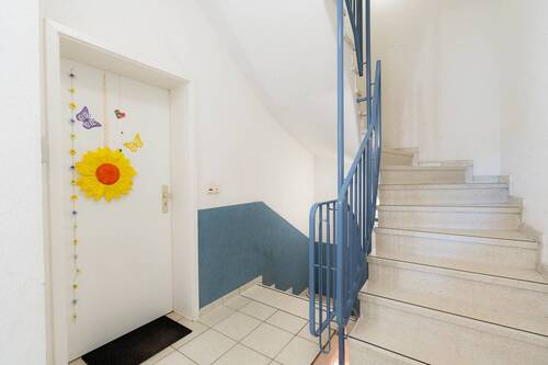 Treppenhaus - 3 Zimmer Etagenwohnung zum Kaufen in Dresden