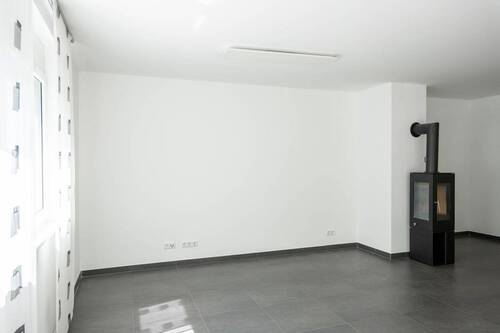 Wohnzimmer - 3 Zimmer Etagenwohnung zum Kaufen in Nürnberg