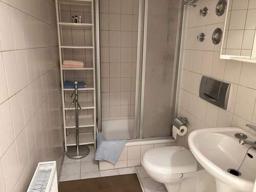 Bad - 2 Zimmer Etagenwohnung in Halle