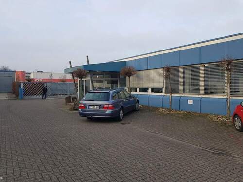 Haupteingang - Flachdachhalle, Büros - 3.000,00&nbsp;EUR Kaltmiete,