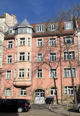 Hausansicht - Zentral gelegene 2-Raum-Wohnung mit Balkon in Erfurt sucht neuen Eigentümer!