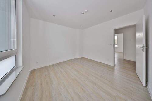 Großzügiges Wohnzimmer - 