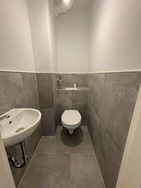 separates WC - 4 Zimmer Etagenwohnung in Wiesbaden
