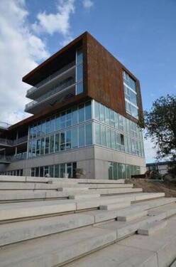 Turmansicht - Zu schön zum Arbeiten! - 3.100,00&nbsp;EUR Kaltmiete, ca.&nbsp; 210,00&nbsp;m&sup2;&nbsp;Wohnfl&auml;che