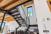 Treppe zum Obergeschoss - 