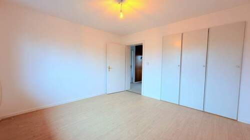 Zimmer mit Einbauschrank - 