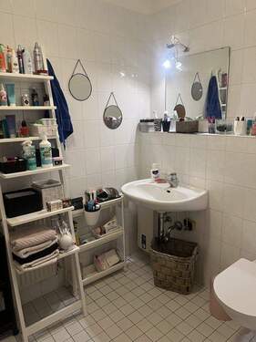 Badezimmer mit Badewanne - 