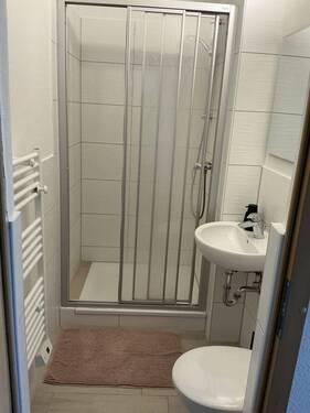 Bad - 1 Zimmer Etagenwohnung zur Miete in Bitterfeld-Wolfen