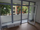 Blick zum Balkon - 1 Zimmer Etagenwohnung in Berlin