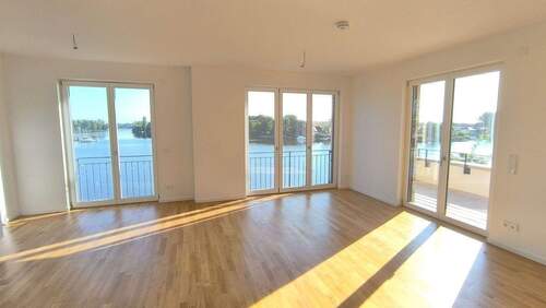 Wohnen/Essen/Küche - Traumhafte 4-Zi-Neubauwohnung direkt am Wasser (Erstbezug)!