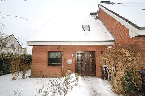 Der Hauseingang der Doppelhaushälfte - 5 Zimmer Doppelhaushälfte in Malente