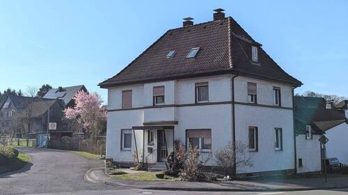 Außenansicht - 7 Zimmer Einfamilienhaus zum Kaufen in Arnsberg