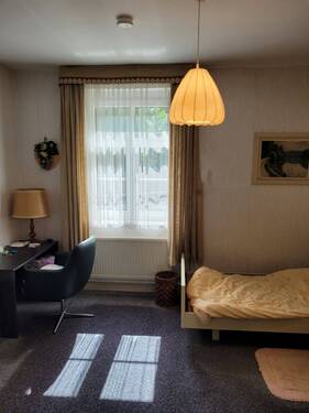 Zimmer EG_mit Bad - 