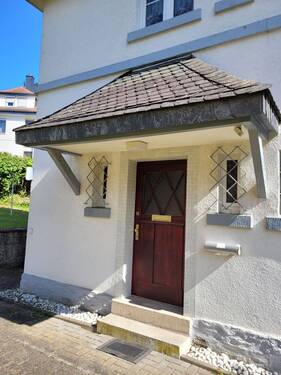 Eingang mit Vordach - 