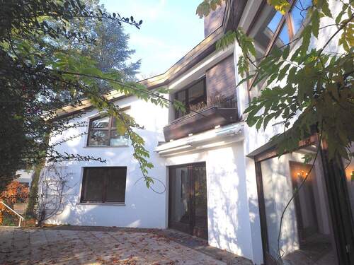 Ansicht von der Terrasse..jpeg - Architektonisches Highlight: Wohnen u. Arbeiten unter einem Dach in getrennten Einheiten, hell u. mit außergewöhnlichem Grundriss!