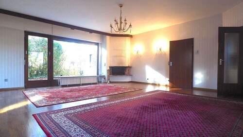 Wohnzimmer m. Kamin u. Terassenzugang..jpeg - 