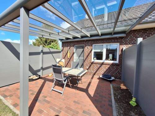 überdachte Terrasse Süd - 4 Zimmer Einfamilienhaus in Weener