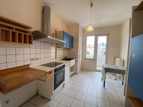 Küche mit Balkonzugang - 