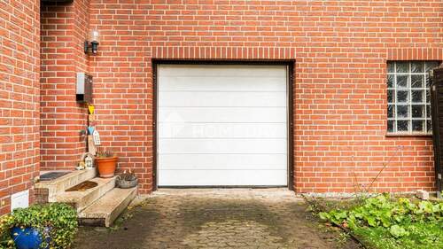 Garage - 8 Zimmer Einfamilienhaus zum Kaufen in Bad Salzdetfurth