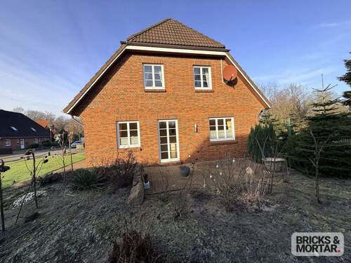 Seitenansicht - Repräsentatives Massivhaus mit möglichen 3 Wohneinheiten