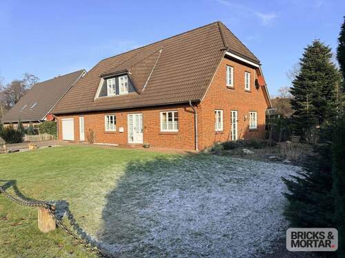 Hausansicht - 8 Zimmer Einfamilienhaus zum Kaufen in Langenhorn