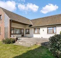 Großes Grundstück, große Möglichkeiten - Einfamilienhaus im Bungalowstil mit Ausbaureserve - Minden Todtenhausen