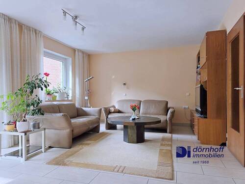Wohn- Esszimmer mit direkten Zugang z. Küche - 