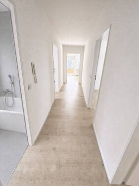 Flur - Frisch renovierte 3-Zimmer Wohnung-Provisionsfrei!
