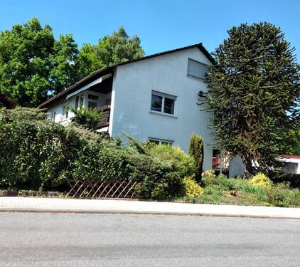 Außenansicht - KL-West: Freistehendes Mehrfamilienhaus mit 5 Wohnungen, Garten und großer Garage