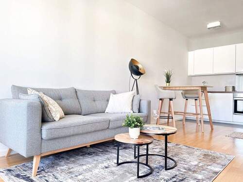 Living Room - 2 Zimmer Etagenwohnung zum Kaufen in Berlin