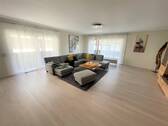 Wohnzimmer - 9 Zimmer Mehrfamilienhaus, Wohnhaus zum Kaufen in Friedberg