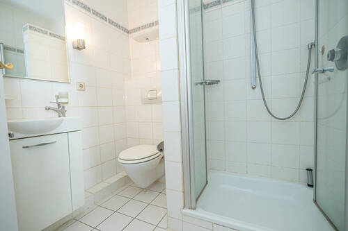 Gäste-WC mit Dusche - 