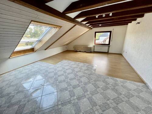 Zimmer - Gemütliche Wohnung in ruhiger Lage, mit EBK und Pkw-Stellplatz!