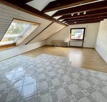 Gemütliche Wohnung in ruhiger Lage, mit EBK und Pkw-Stellplatz! - Würzburg / Versbach