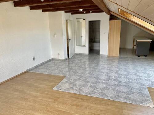 Zimmer - 1 Zimmer Etagenwohnung zur Miete in Würzburg / Versbach