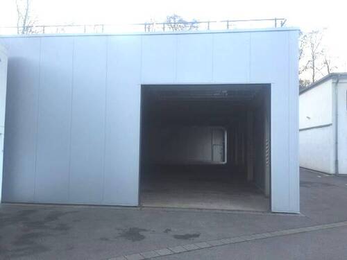 große Toreinfahrten für LkW - Halle in Saarbrücken