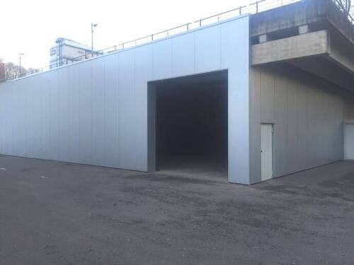 große Toreinfahrt 2 Nord, LkW - 