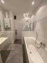 mit Badewanne und Dusche - 