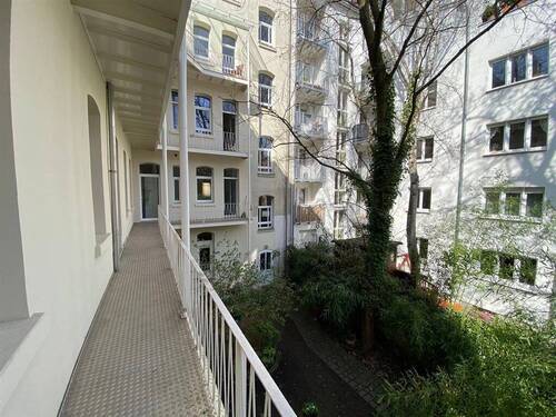 Balkon mit Blick in den Innenhof - 
