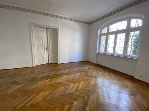 Wohnzimmer mit Flügeltür - 