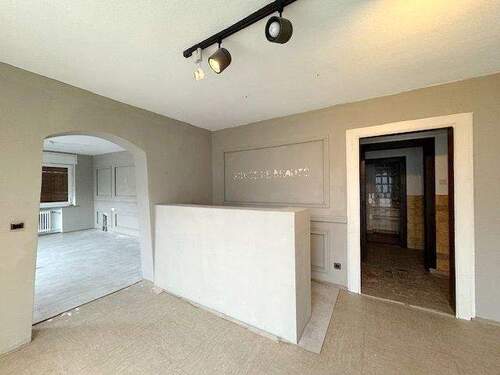 Eingangsbereich mit Theke - 2 Zimmer Gewerbeobjekt (Büro, Produktion, Verkauf) zur Miete in Nürnberg